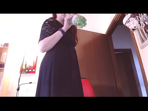 ❤️ スケベで甘美なパンティが大好きな従順な奴隷が、この動画を見てオナニーを強要される! ロシアポルノ ❌️❤