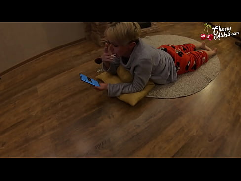 ❤️ クレイジーブロンドは、巨大なディックを吸うとその上にバウンス - アナルセックス ロシアポルノ ❌️❤