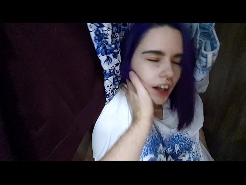 ❤️ 押し入れの中の姉ちゃんを発見し、イクのを手伝う ロシアポルノ ❌️❤